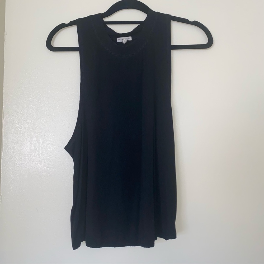Black ribbed muscle tank